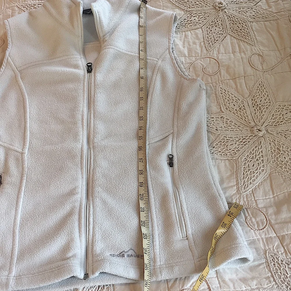 Eddie Bauer Women’s fleece zippered vest. - Picture 4 of 6